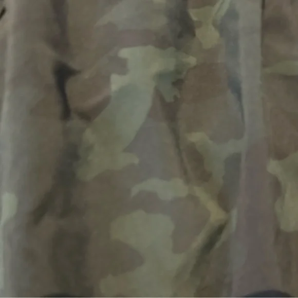 Lululemon- women’s size 10 - camo track that 3.5 inch short - Picture 2 of 8